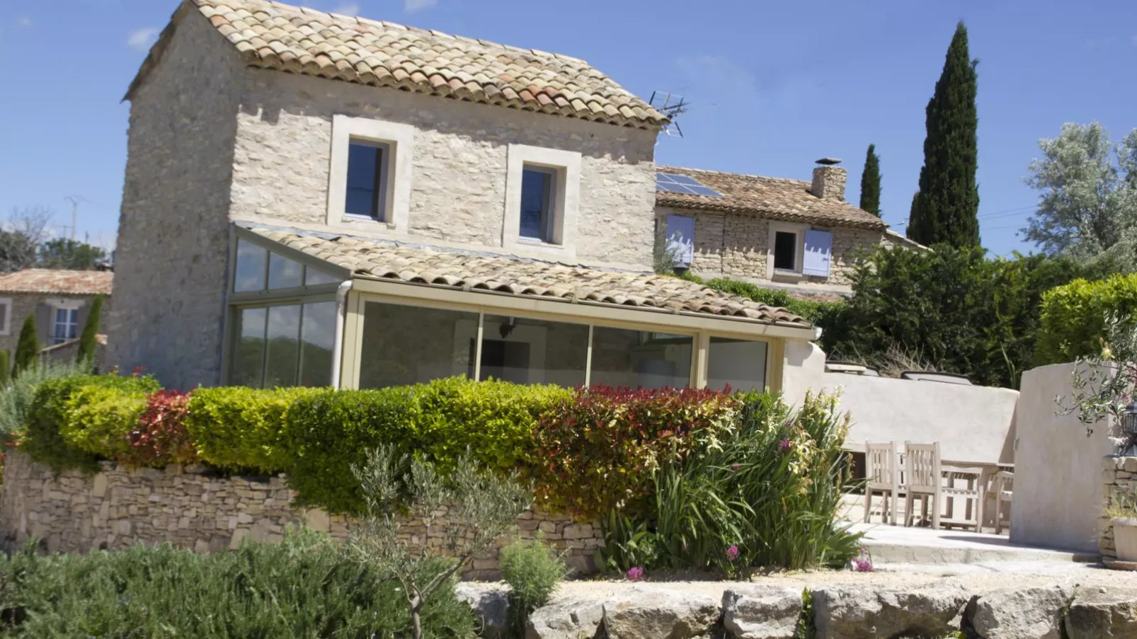 Grands Abayers-Exterior summer