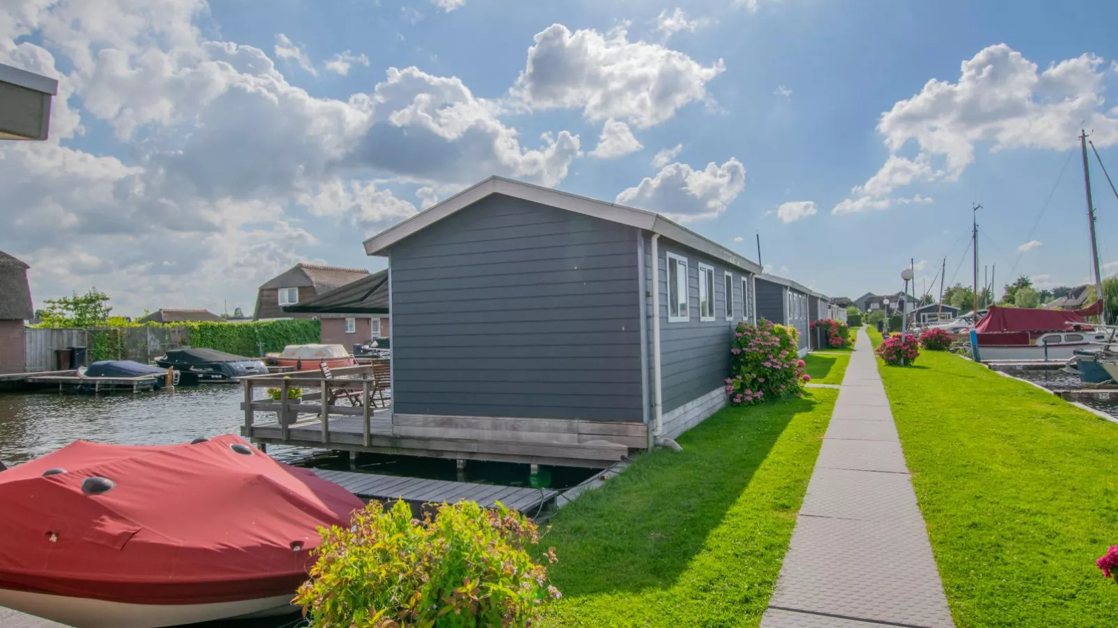 Purperreiger 24-34-Exterior summer