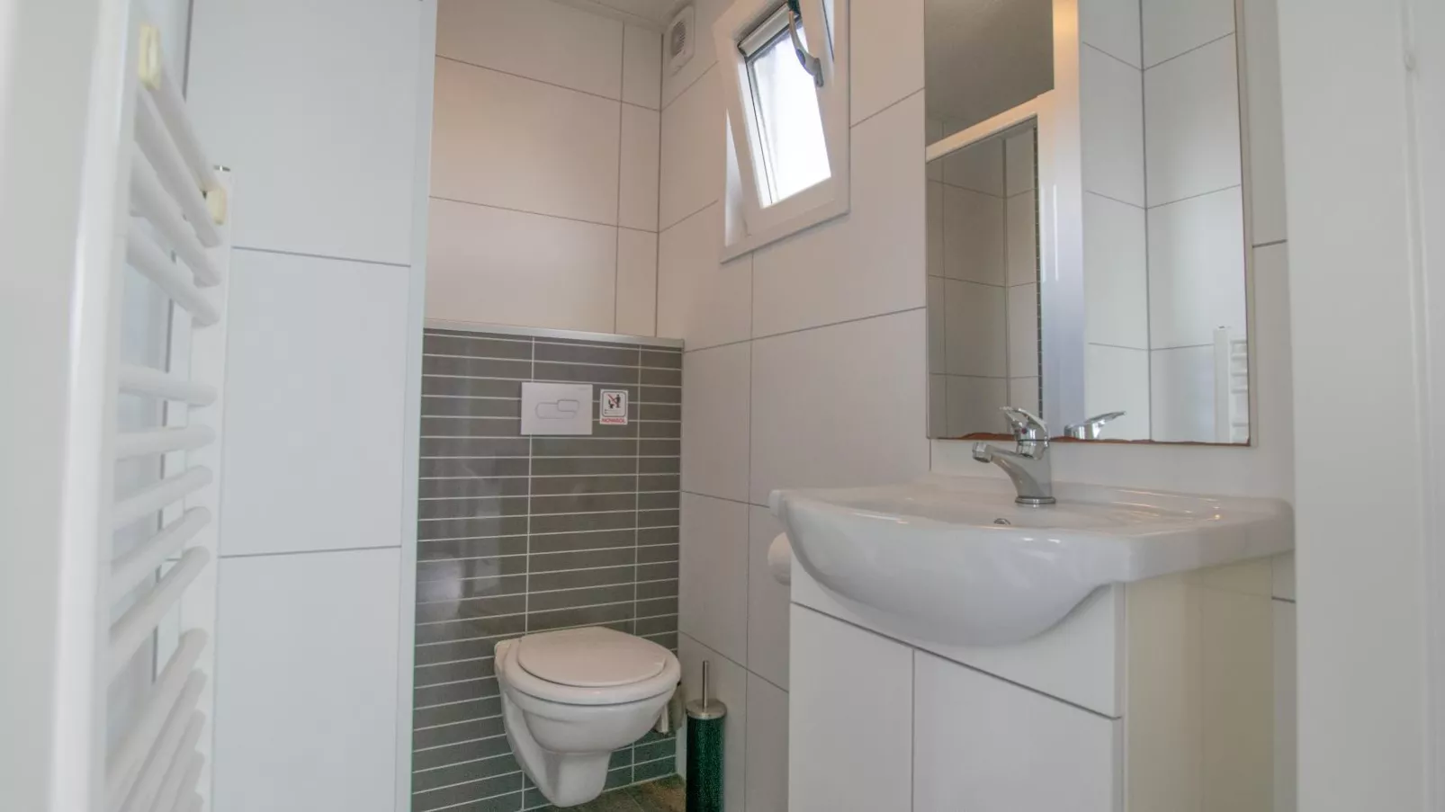 Purperreiger 24-34-Bathroom