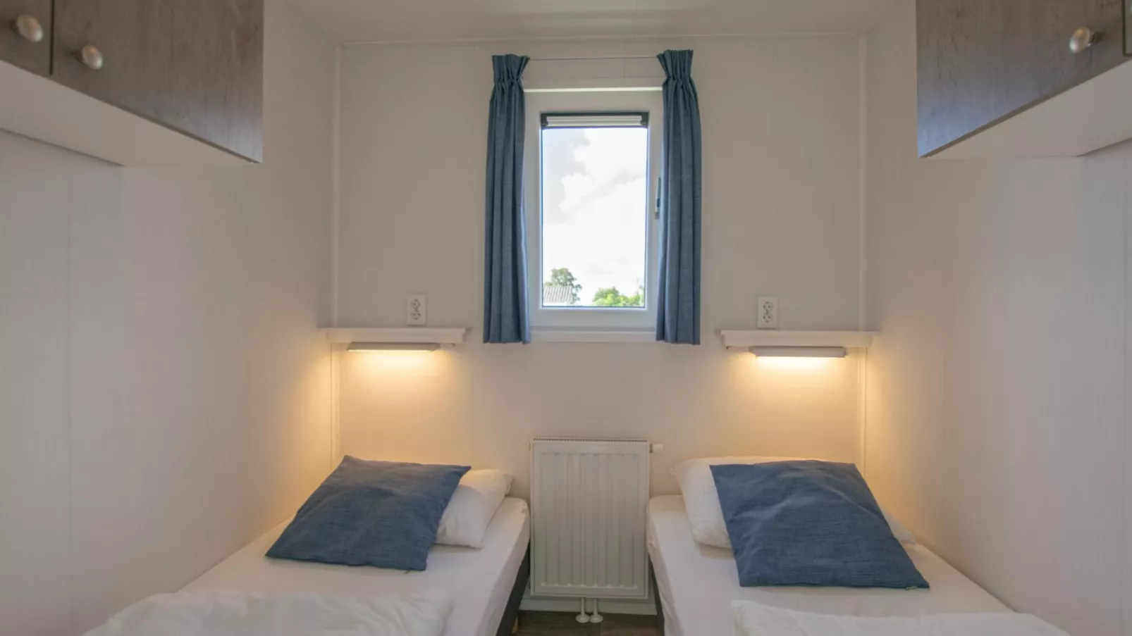 Purperreiger 24-34-Bedroom