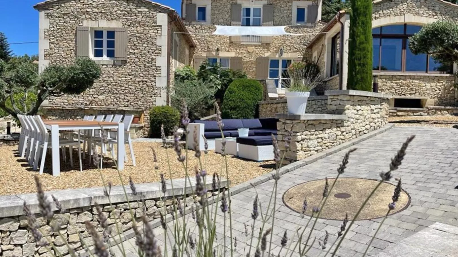 Grands Abayers-Exterior summer