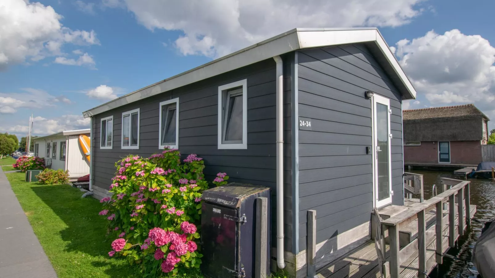Purperreiger 24-34-Exterior summer