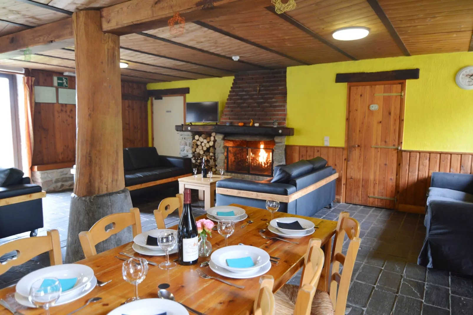 Dans les Champs-Dining room
