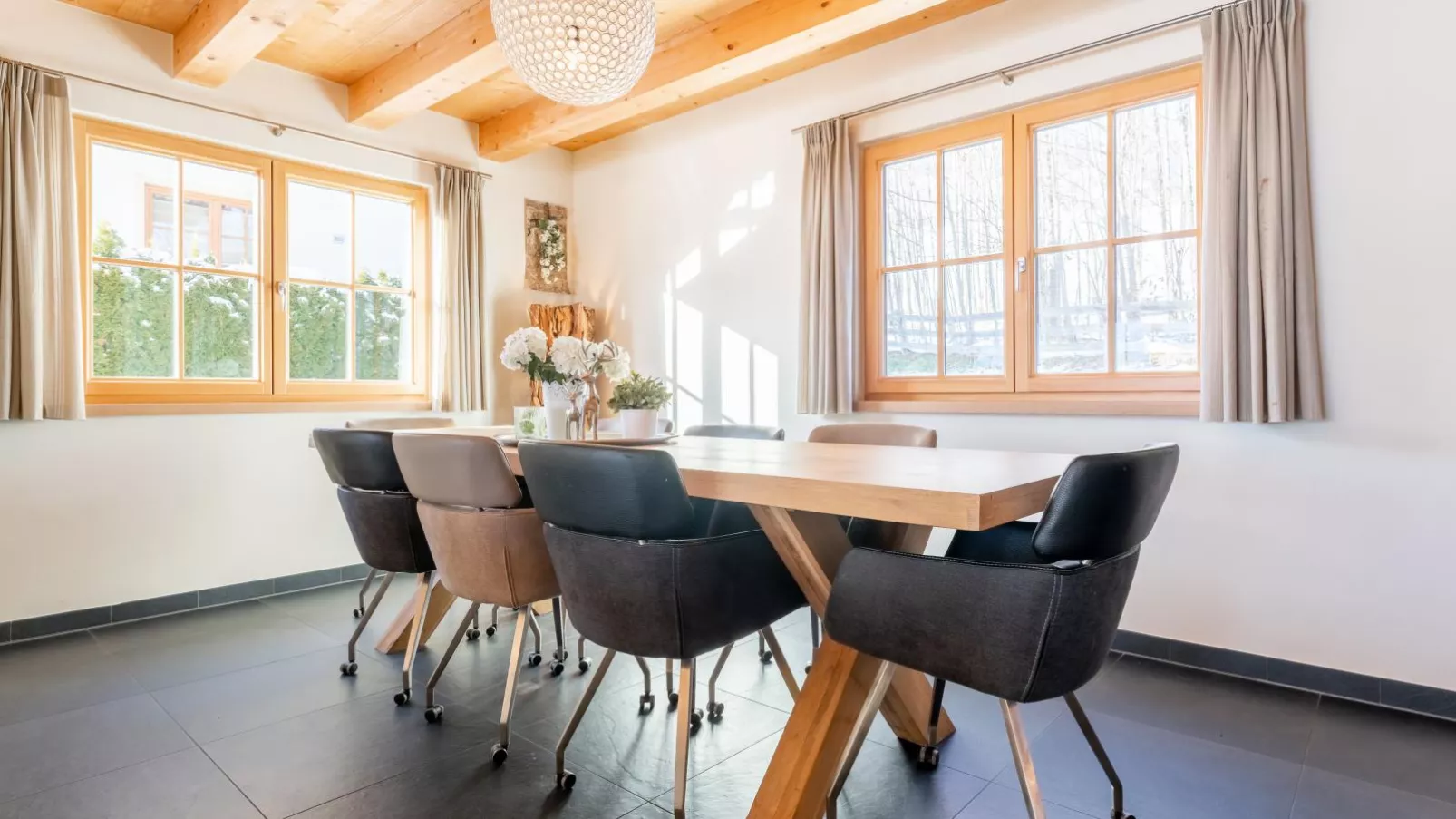 Chalet Erlebnishaus II-Dining room