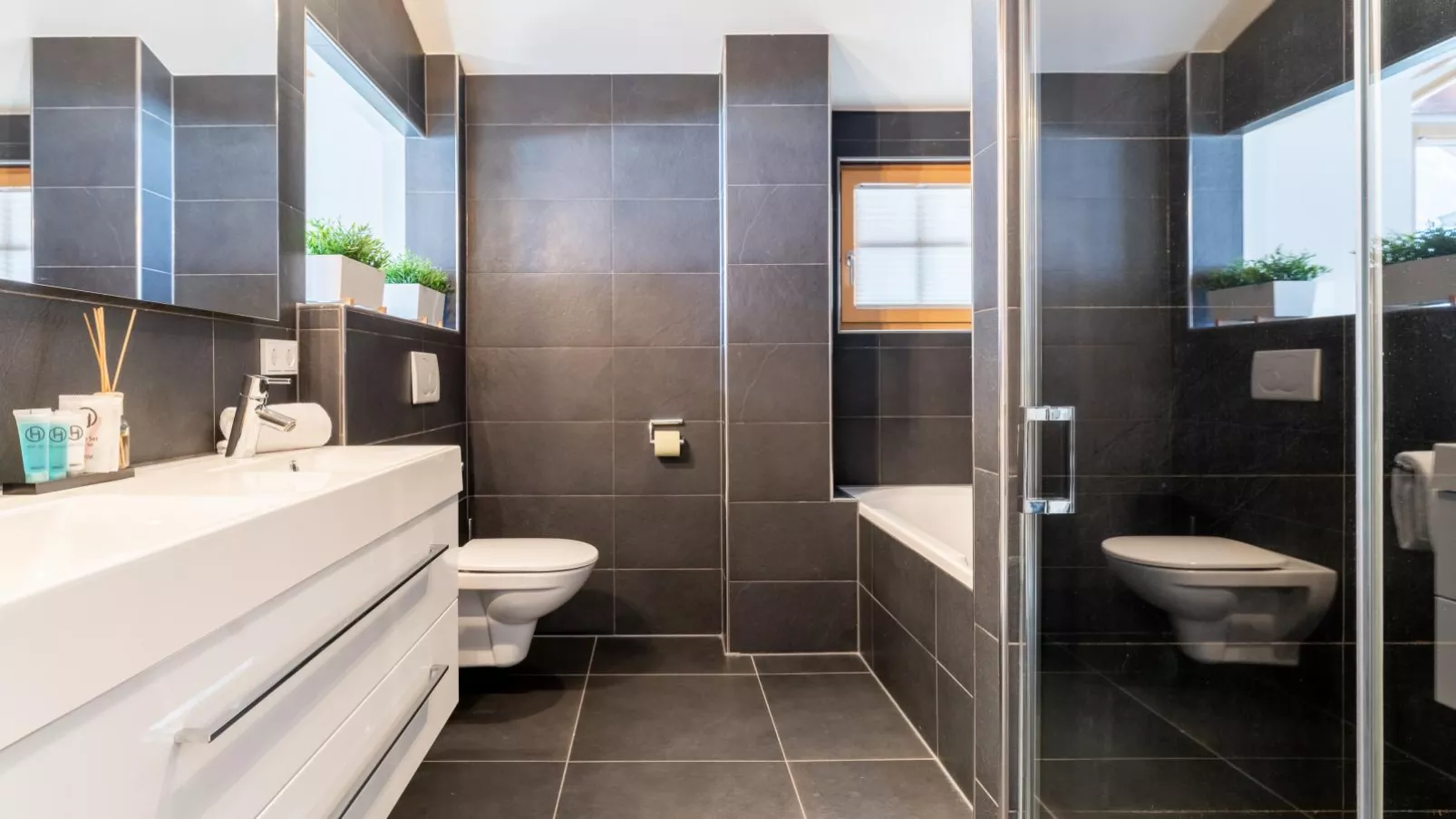 Chalet Erlebnishaus II-Bathroom