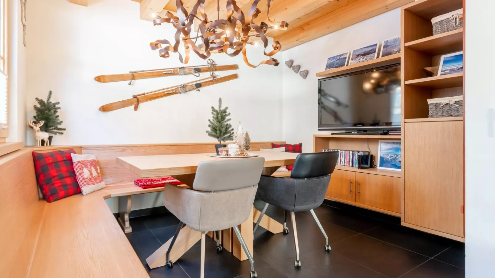 Chalet Erlebnishaus II-Dining room