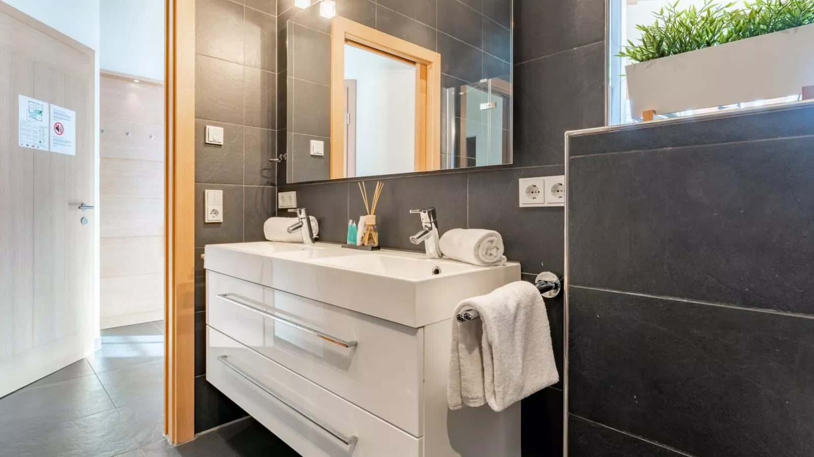 Chalet Erlebnishaus II-Bathroom