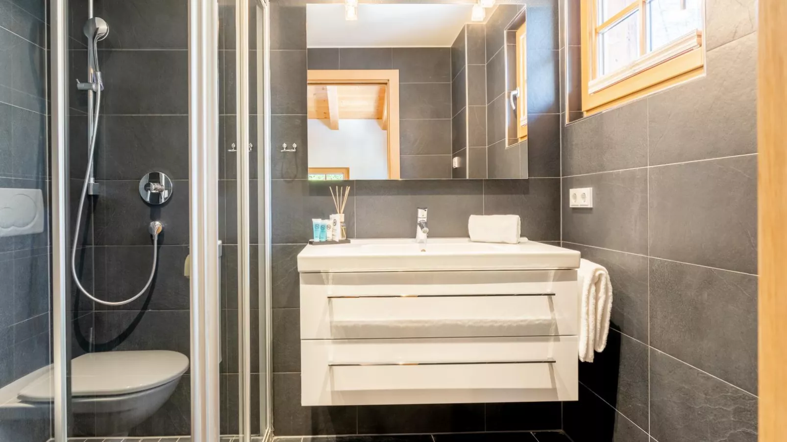 Chalet Erlebnishaus II-Bathroom