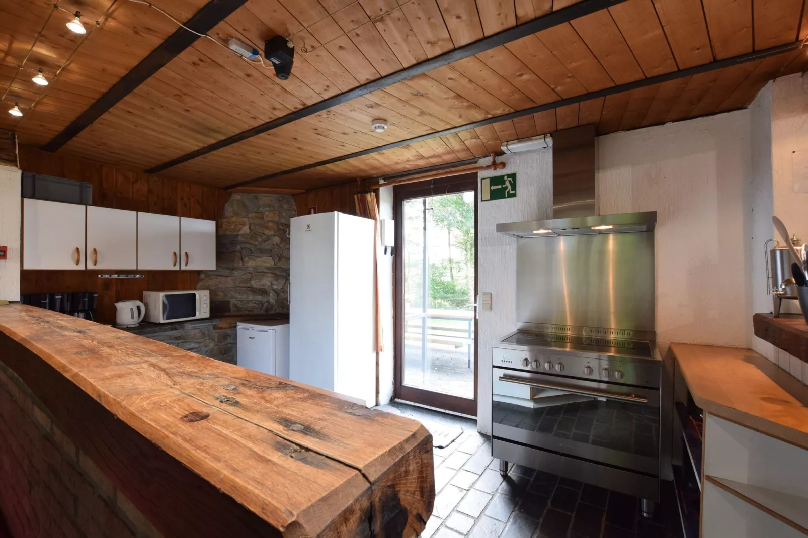 Dans les Champs-Kitchen