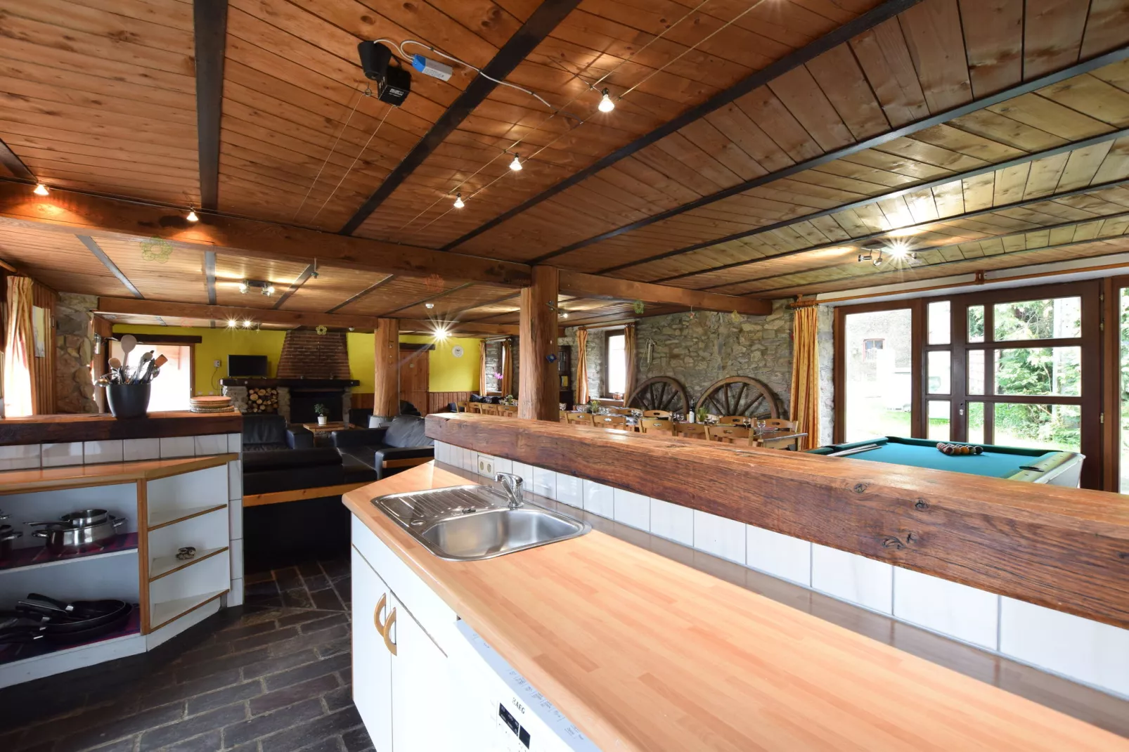Dans les Champs-Kitchen