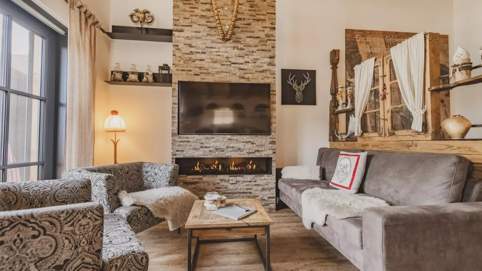 Green Garden Lodge B1-Living room