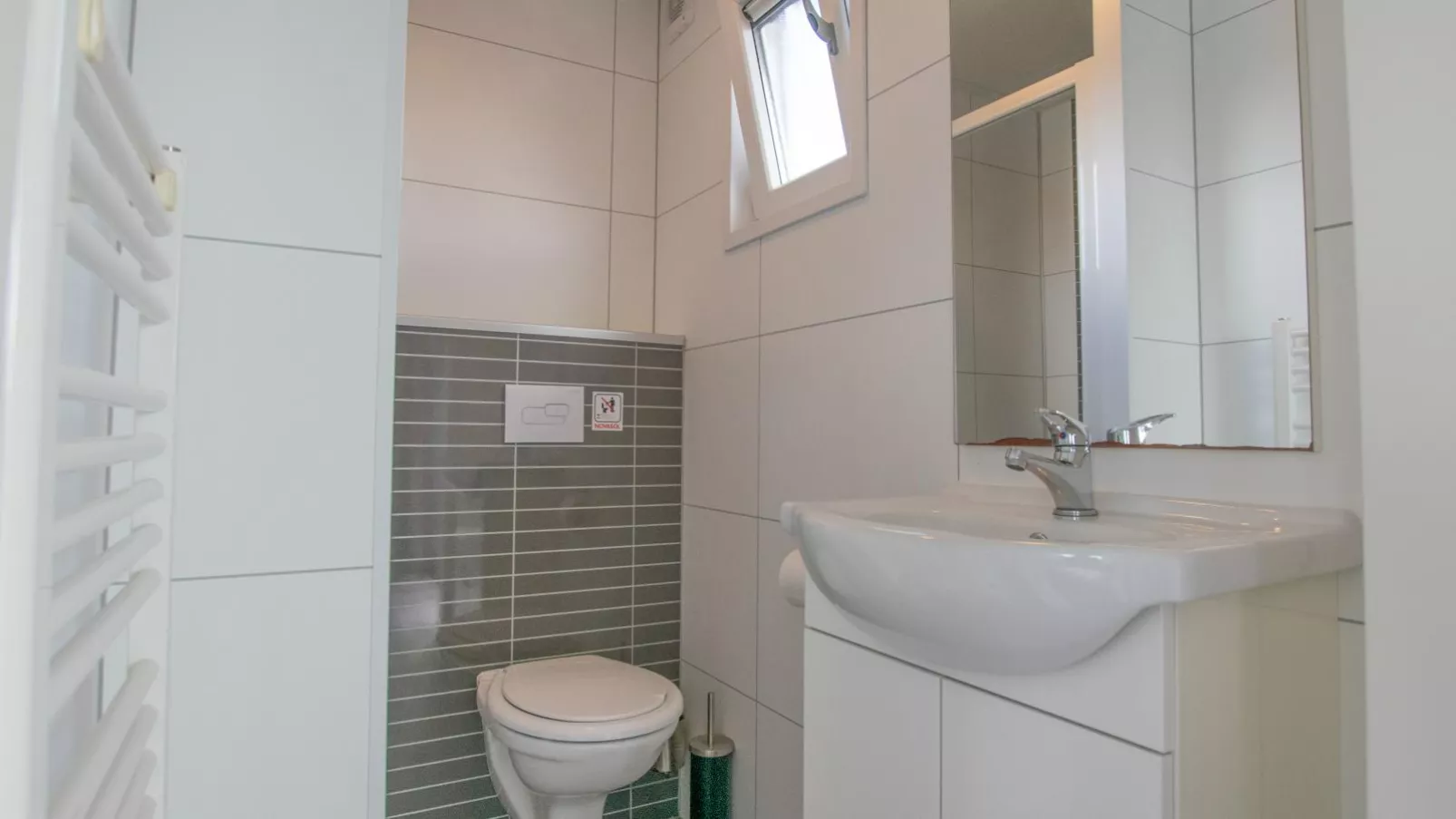 Purperreiger 24-32-Bathroom