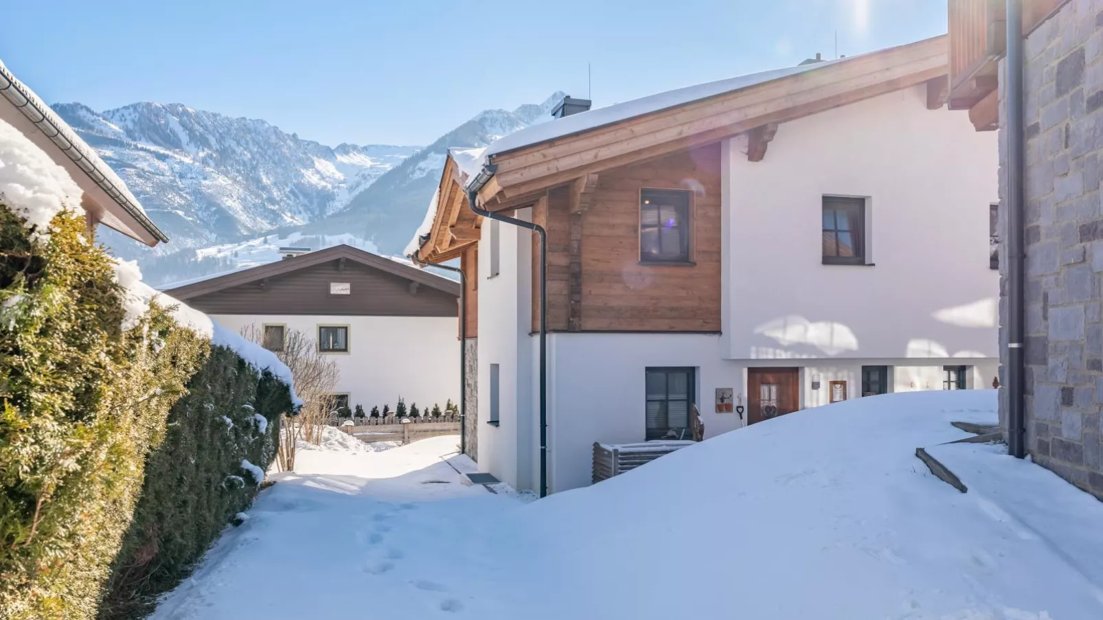 Green Garden Lodge B1-Exterior winter