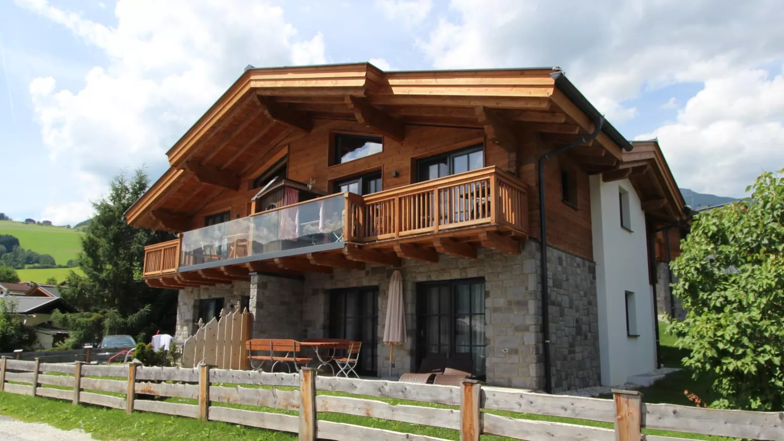 Green Garden Lodge B1-Exterior summer