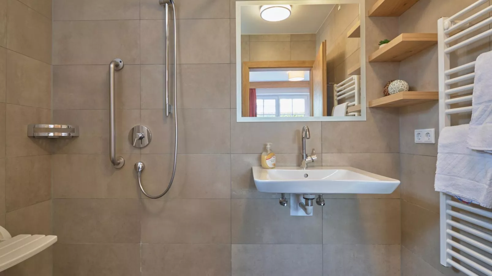 BergbiberHAUS L-Bathroom