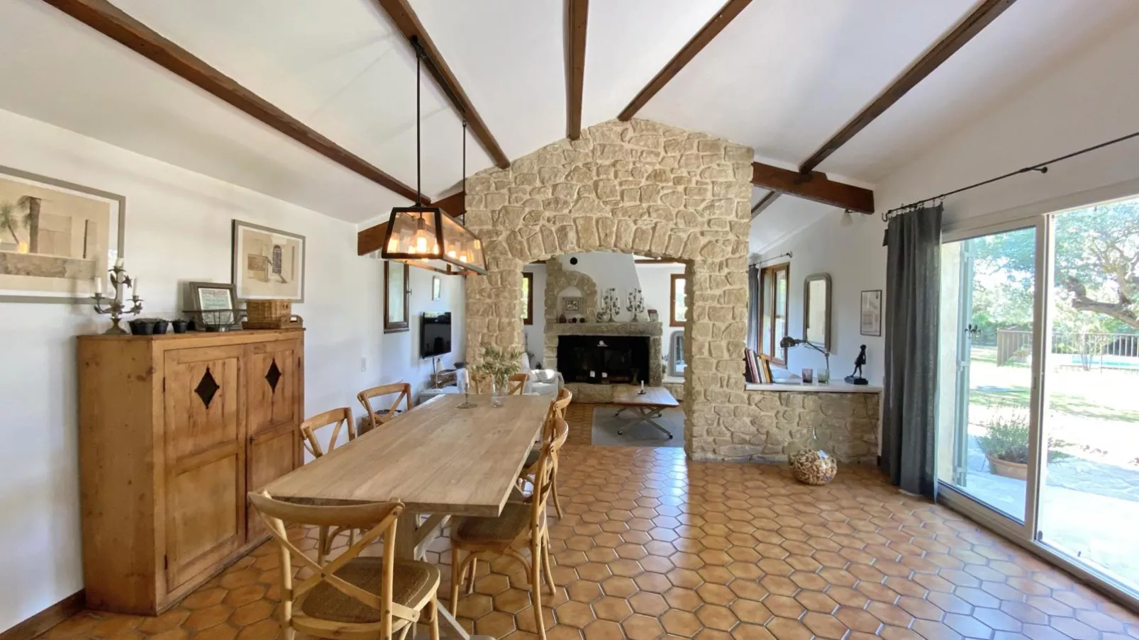 Le Mas Romarin-Dining room