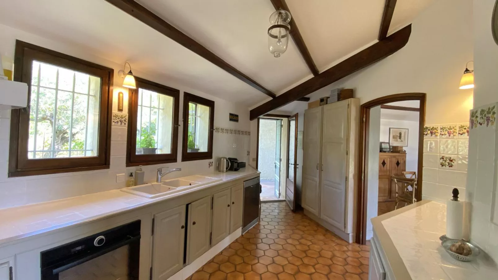 Le Mas Romarin-Kitchen