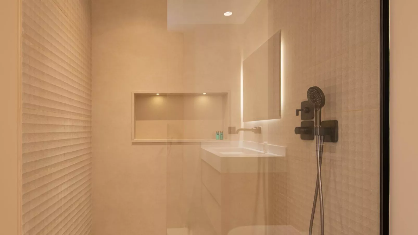Villa Ghislaine-Bathroom