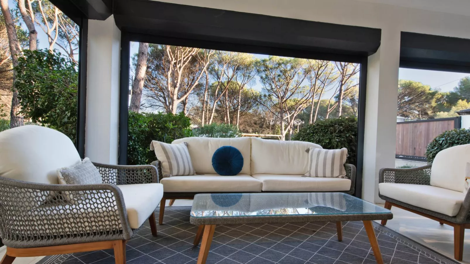 Villa Ghislaine-Terrace balcony