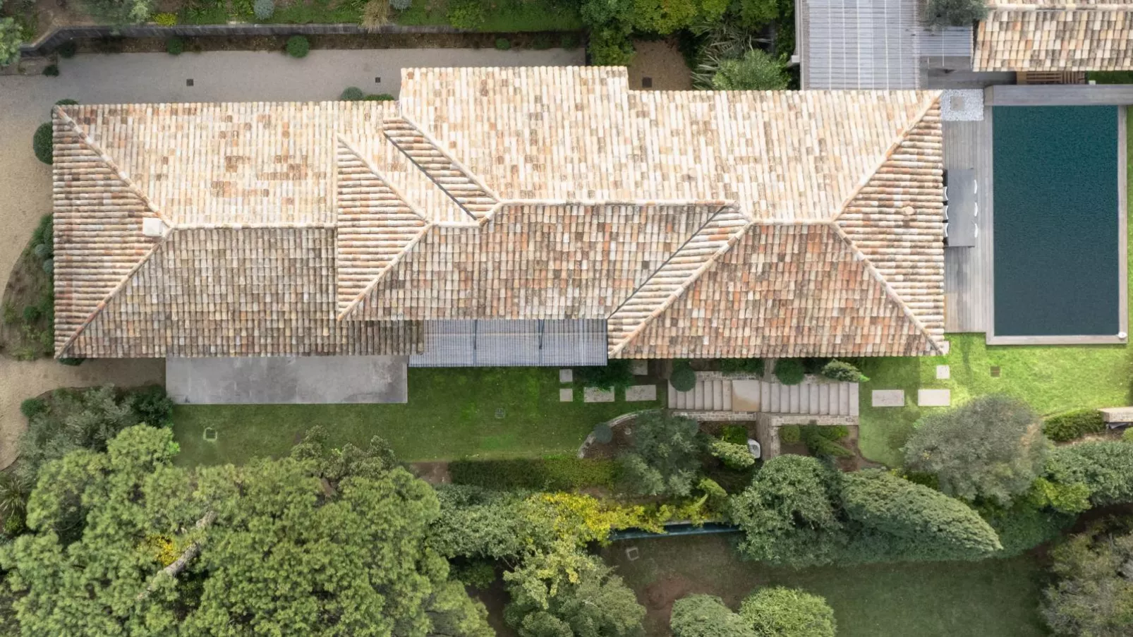 Villa Ghislaine-Exterior summer