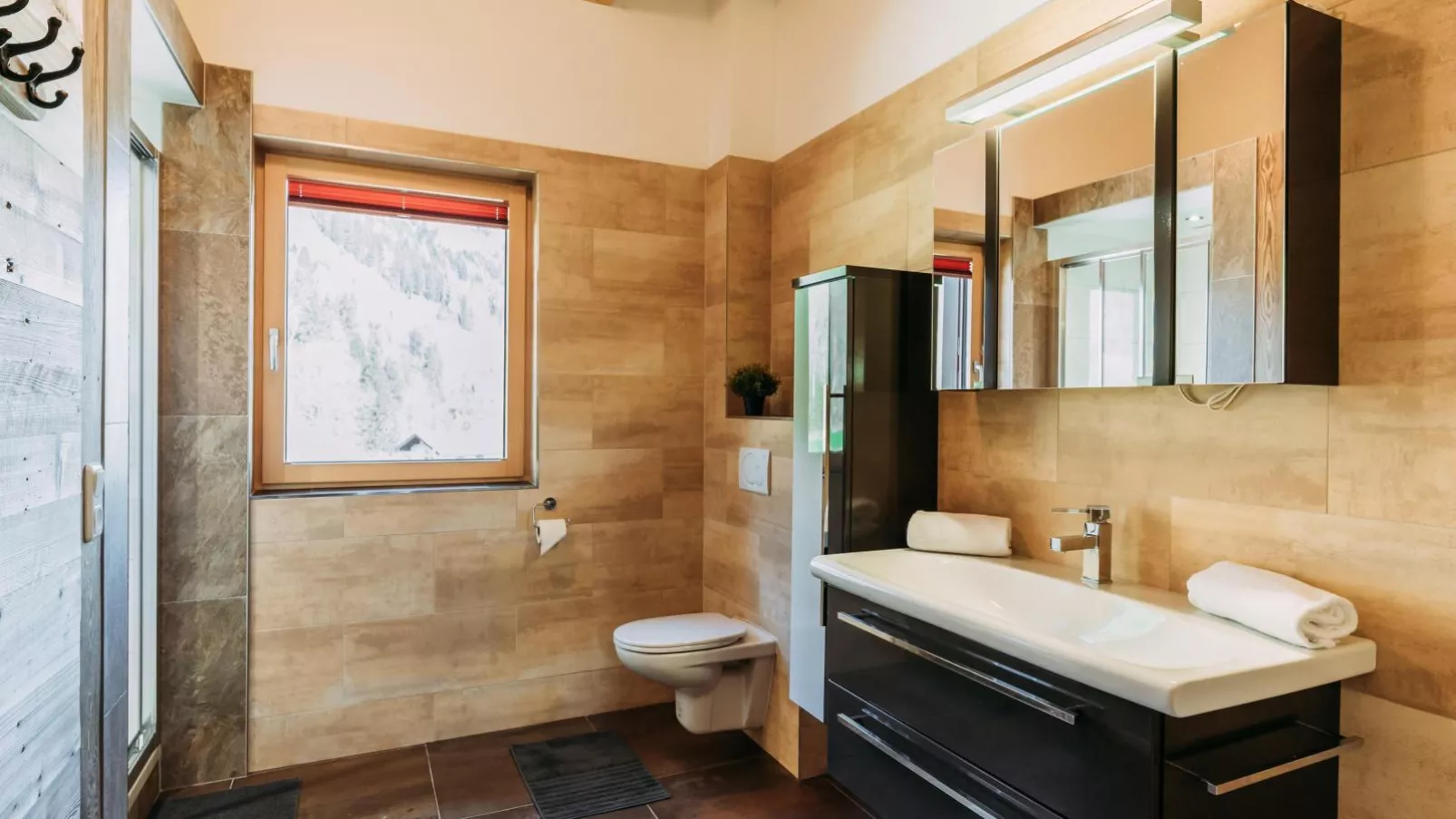 Golden Geier-Bathroom