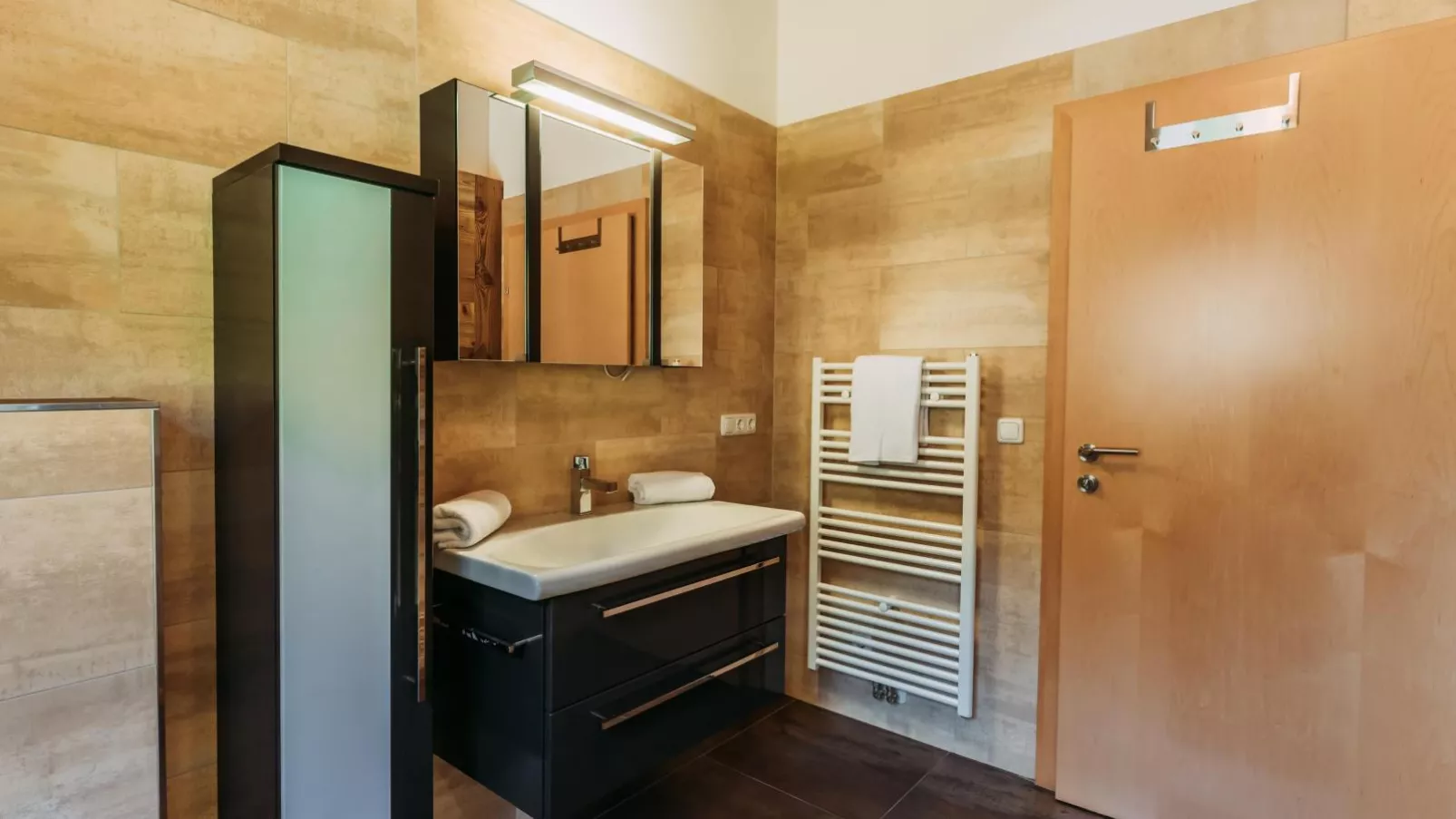 Golden Geier-Bathroom