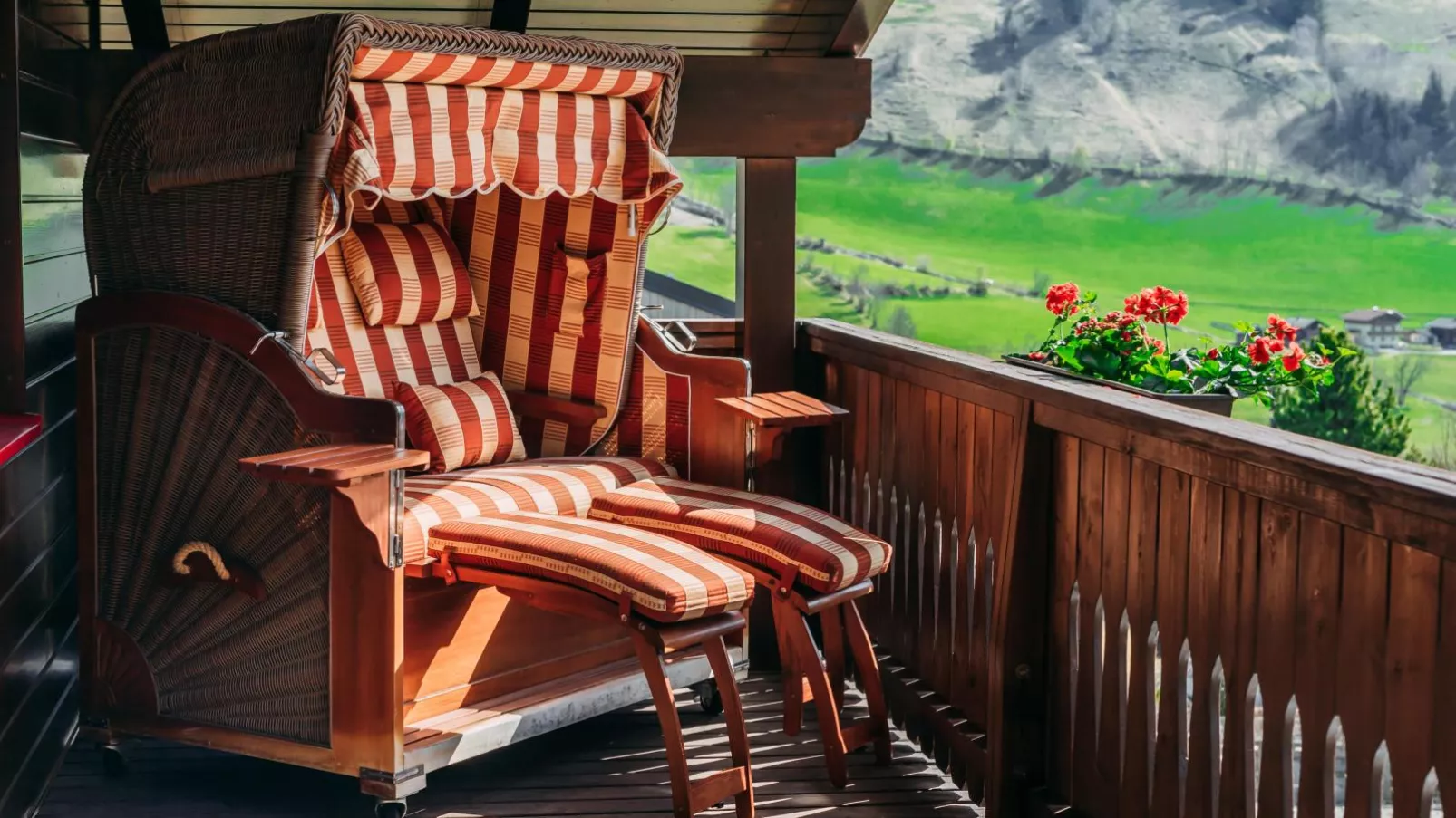 Golden Geier-Terrace balcony