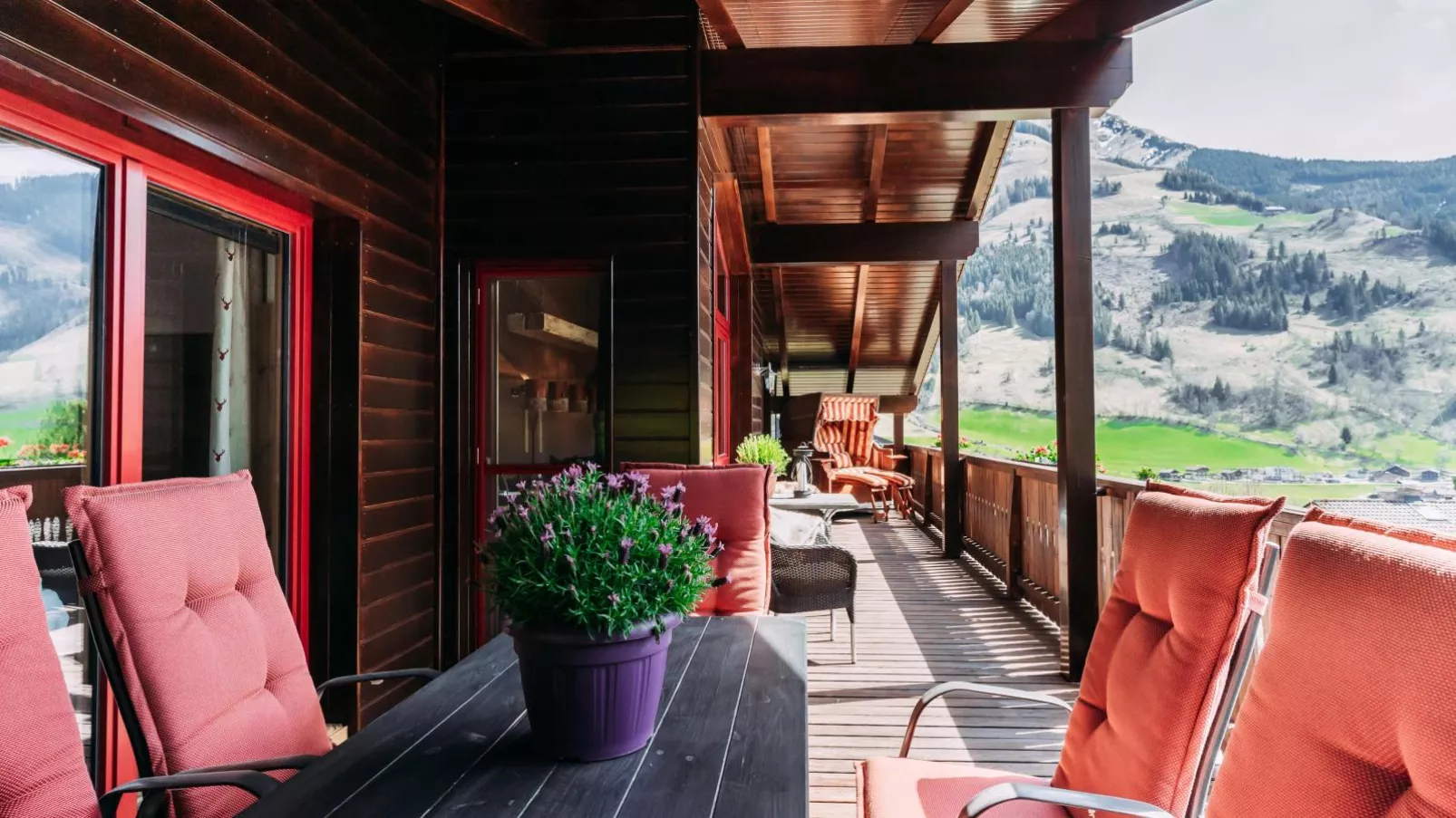 Golden Geier-Terrace balcony