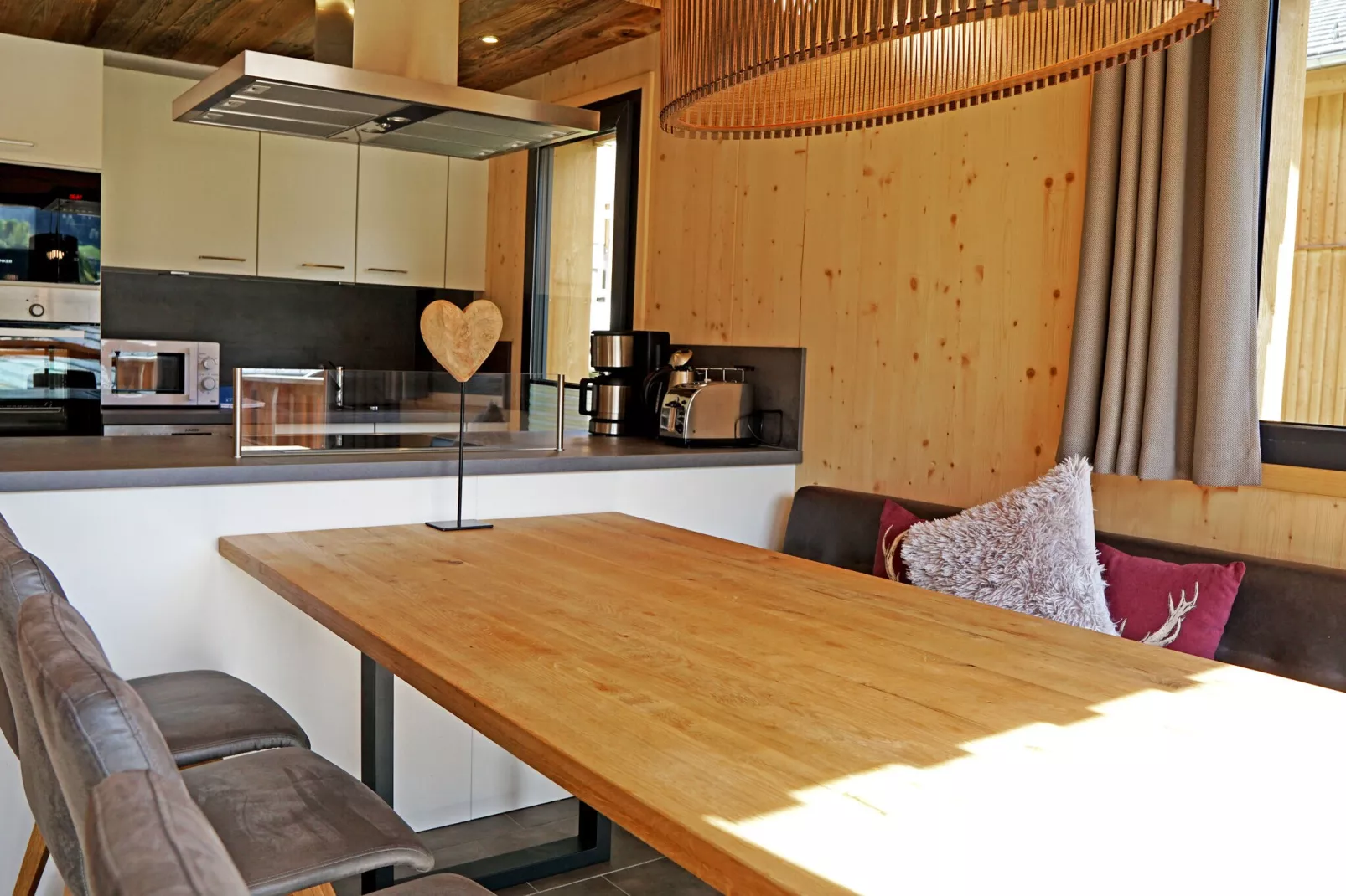 Bergeralm Chalets 1-Dining room