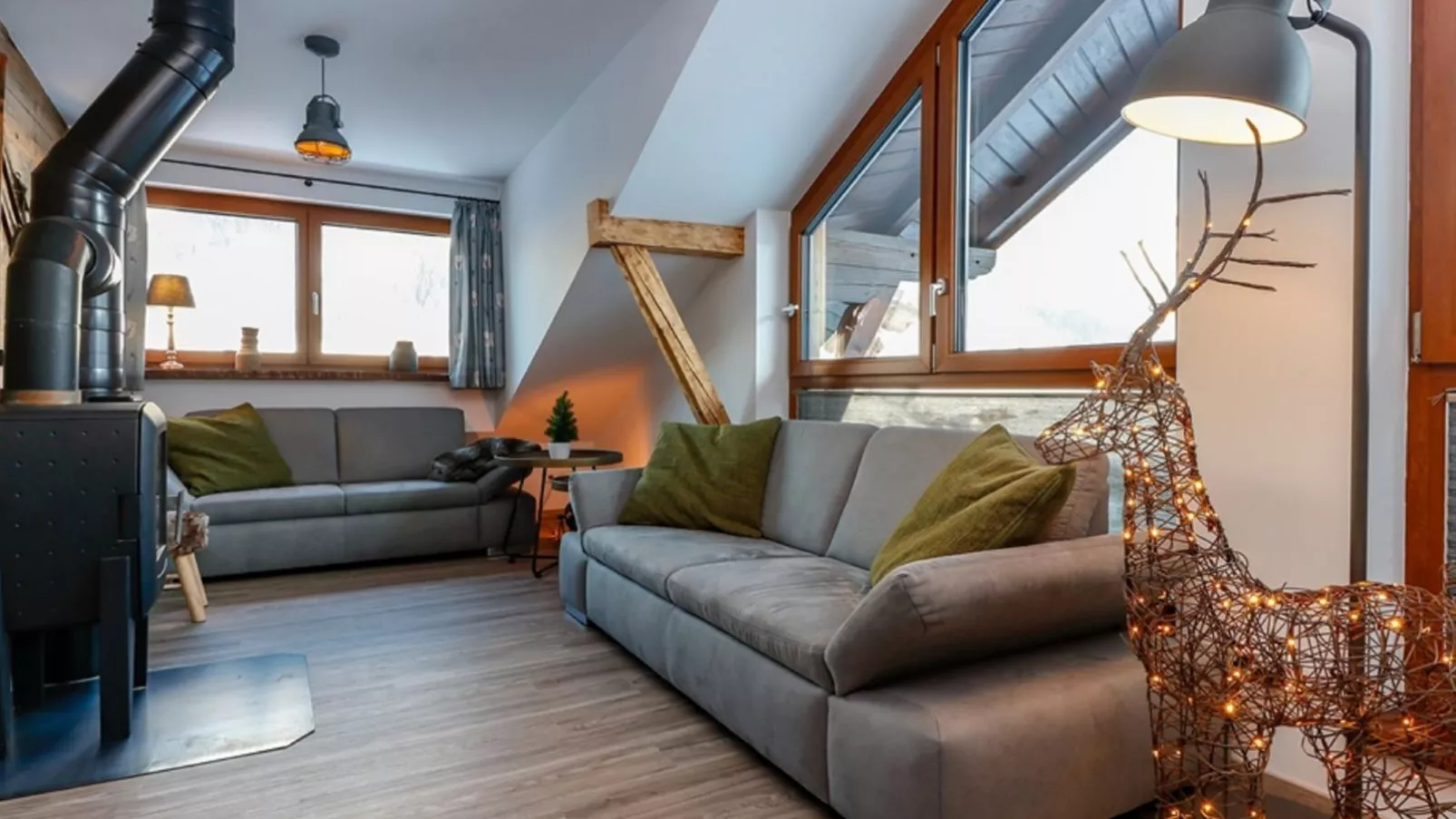Golden Hirsch-Living room
