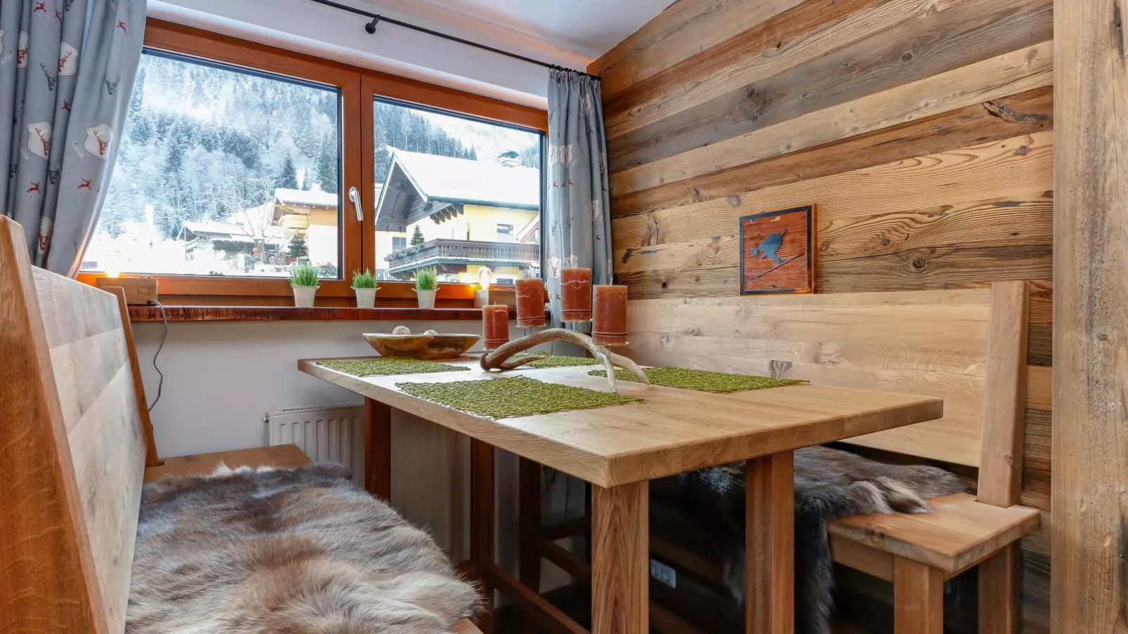 Golden Hirsch-Living room