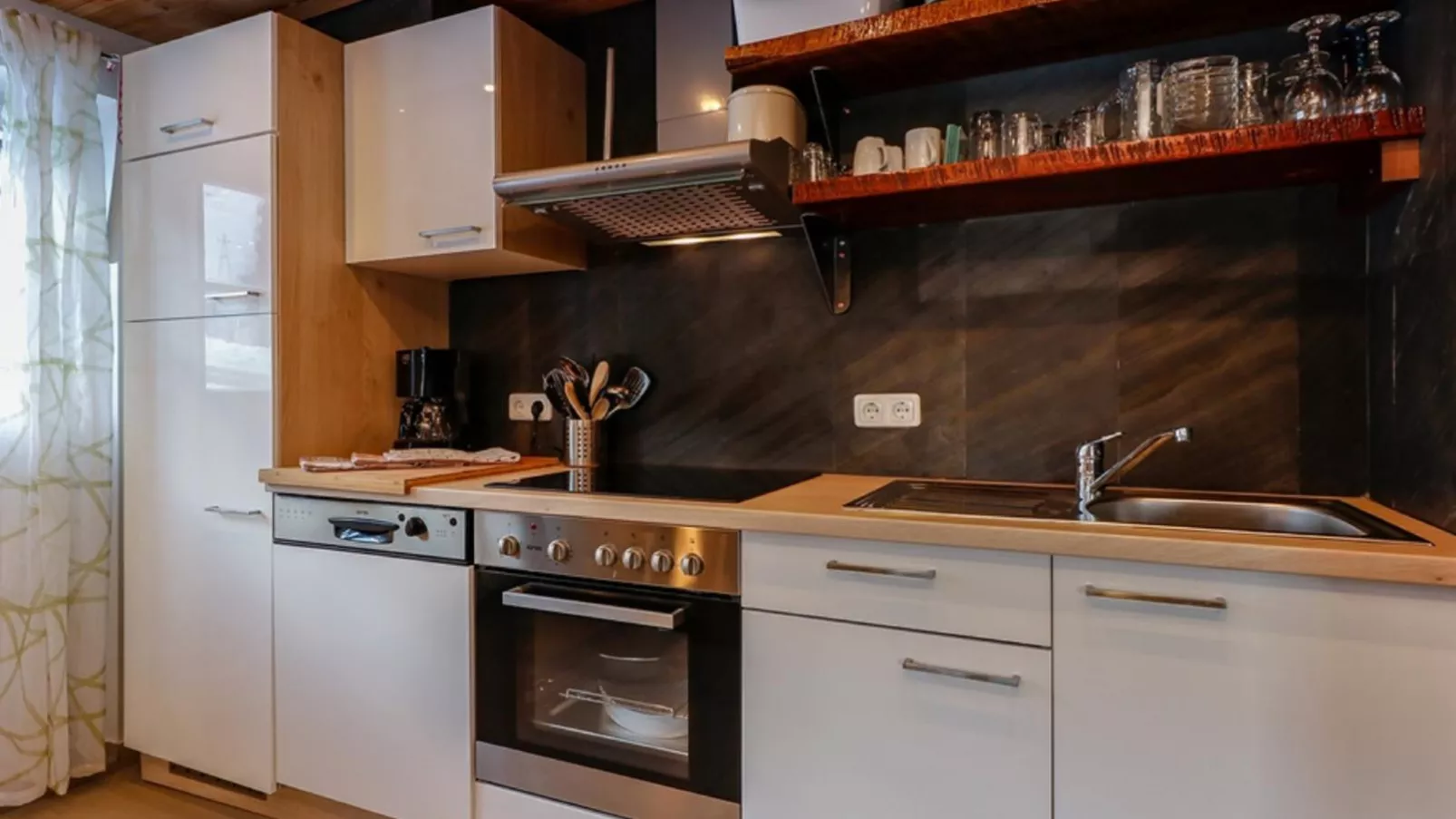 Golden Hirsch-Kitchen