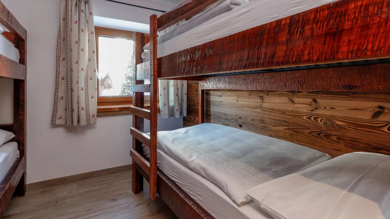 Golden Hirsch-Bedroom