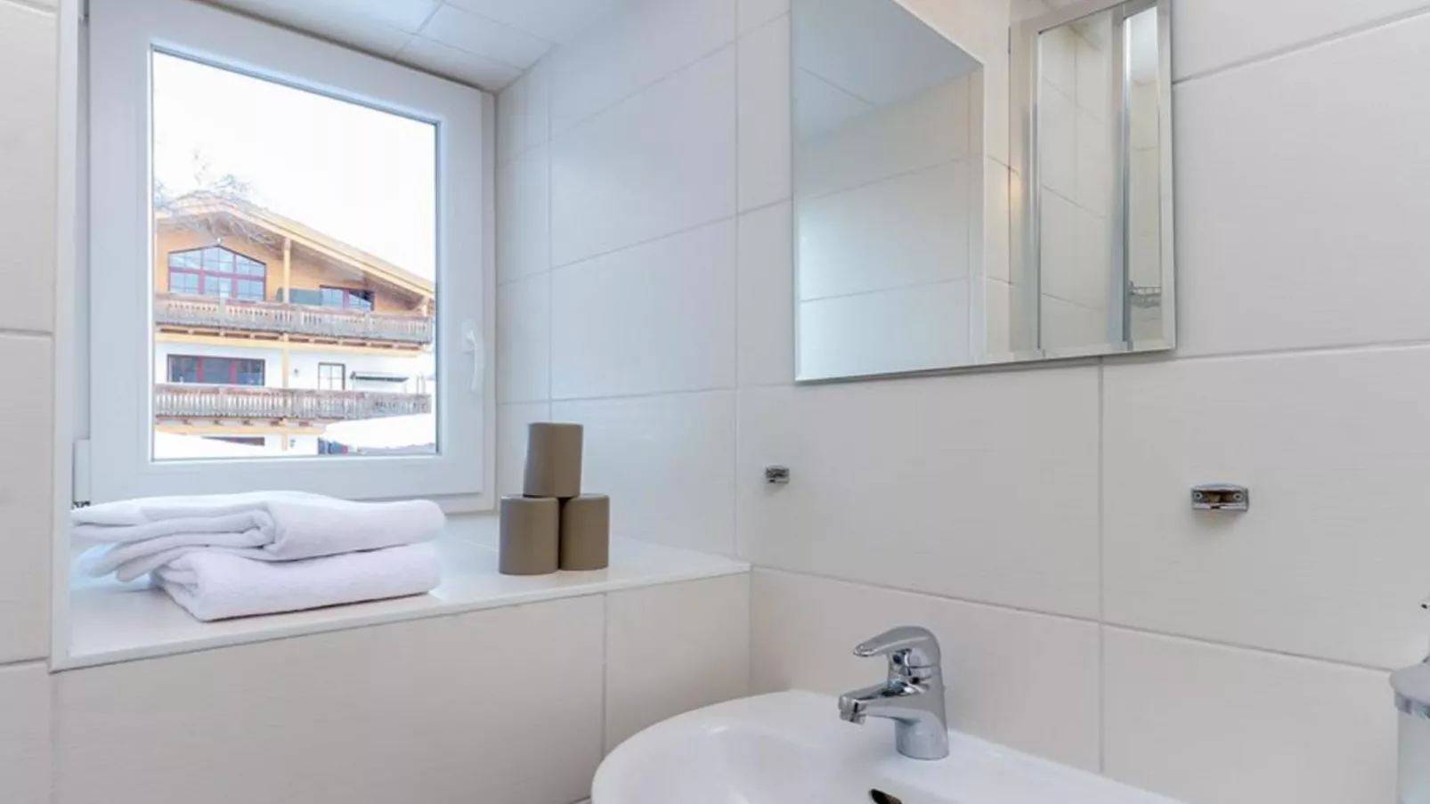 Golden Hirsch-Bathroom