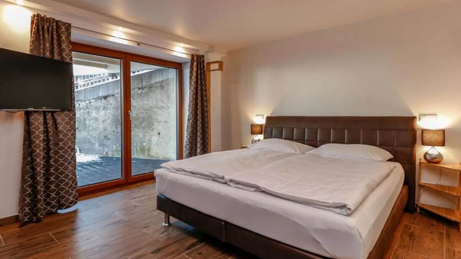 Golden Hirsch-Bedroom