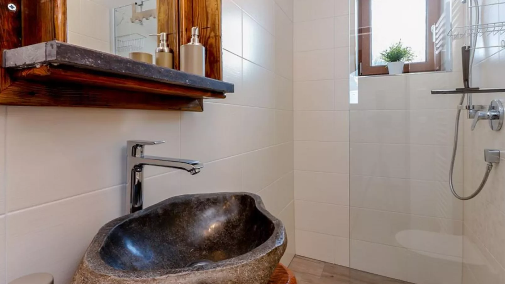 Golden Hirsch-Bathroom