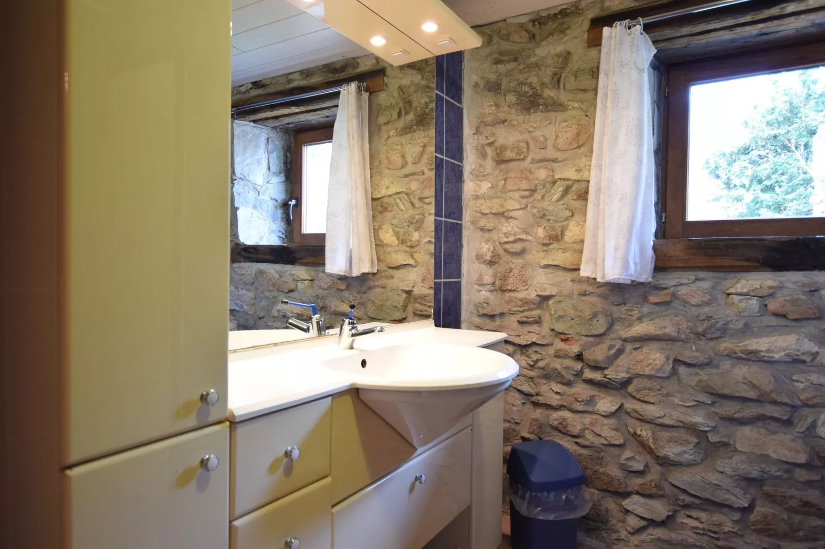 Dans les Champs-Bathroom