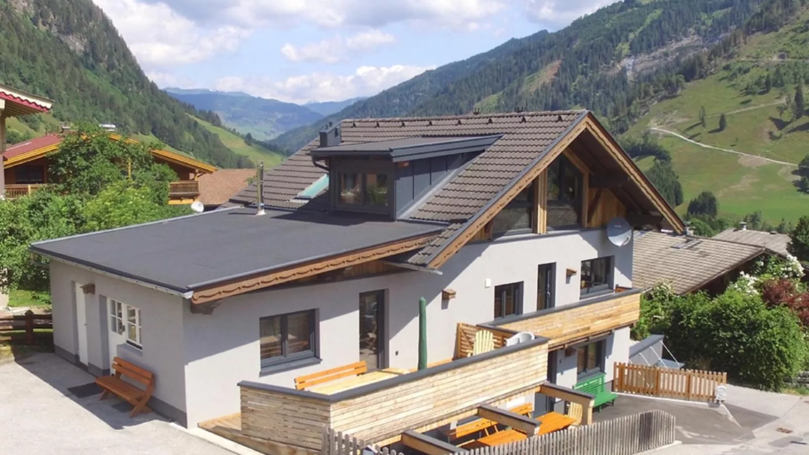Golden Hirsch-Exterior summer