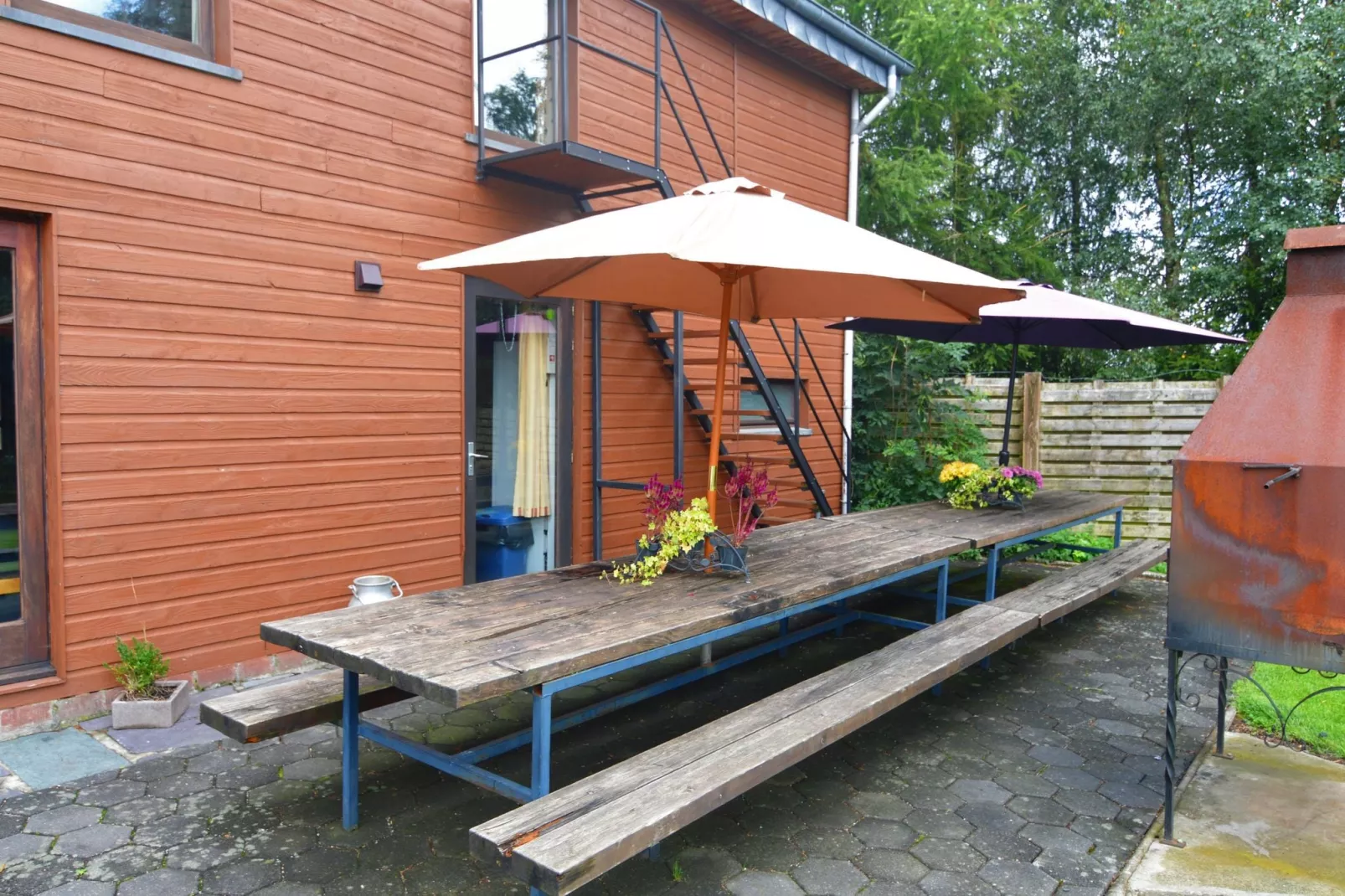 Dans les Champs-Terrace balcony