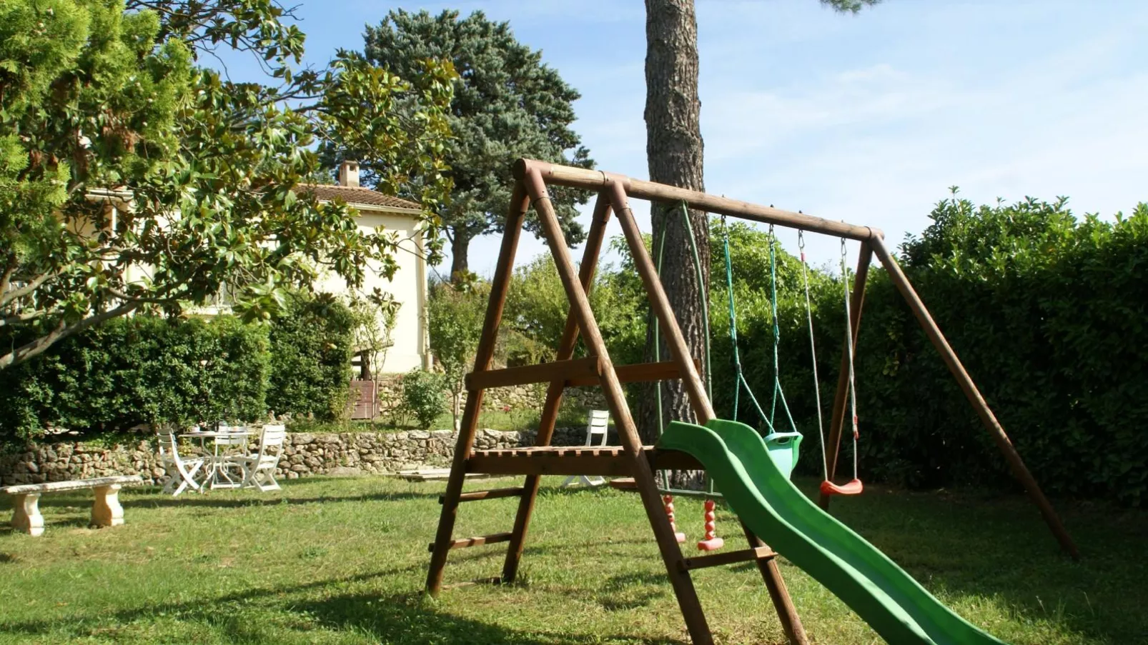 La Louzie-Gardens summer