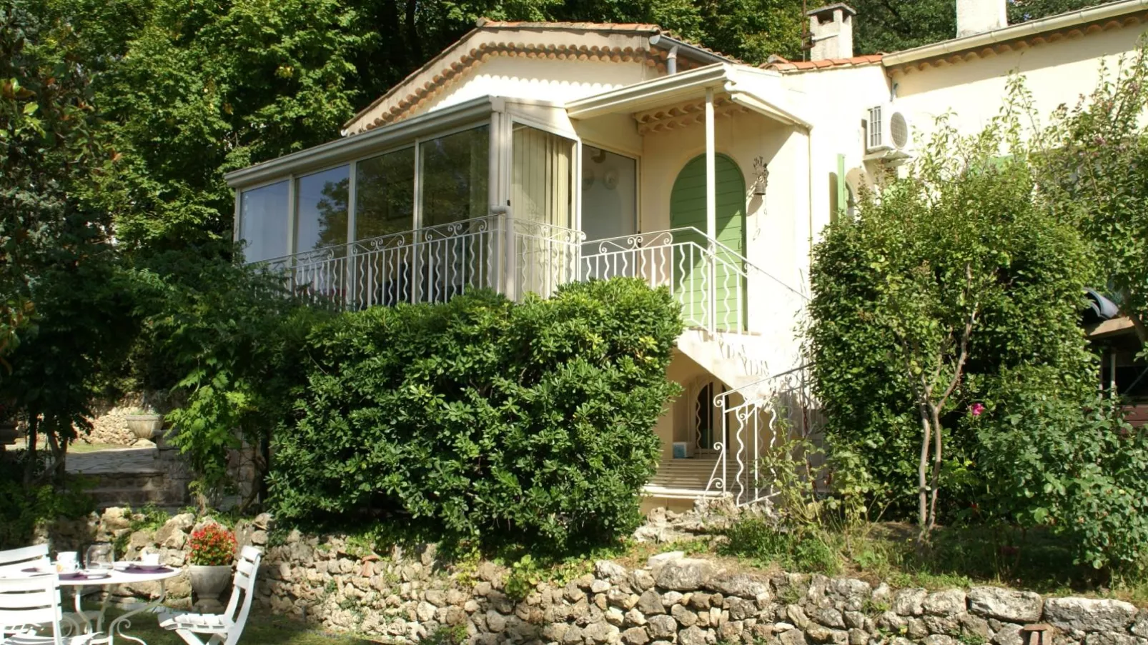 La Louzie-Exterior summer