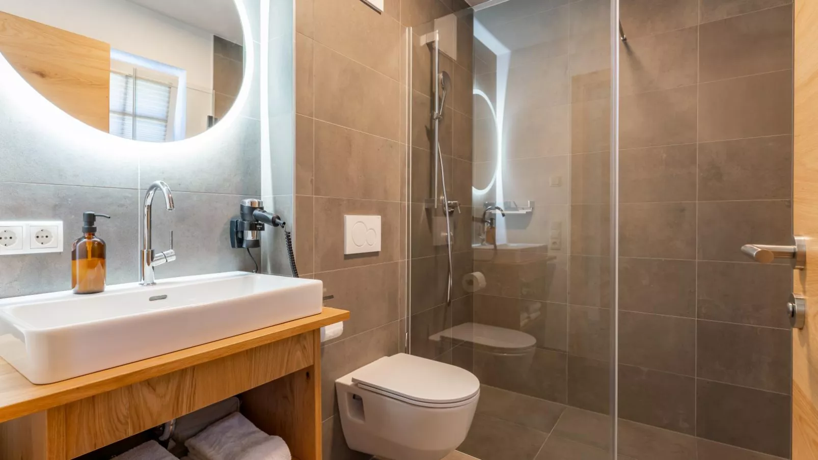 FIIF Pinzgau-Bathroom