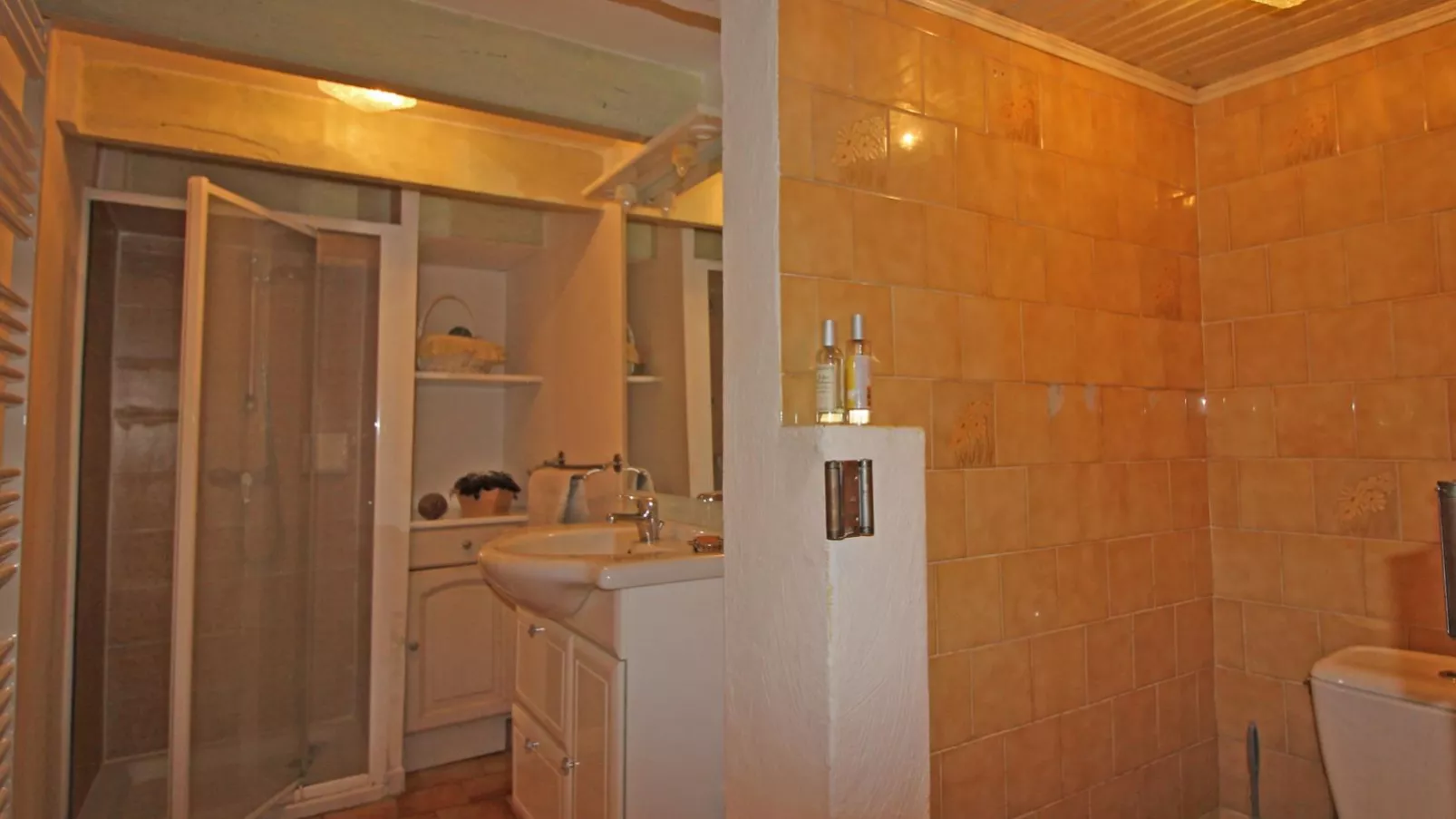 Maison Azuria-Badezimmer