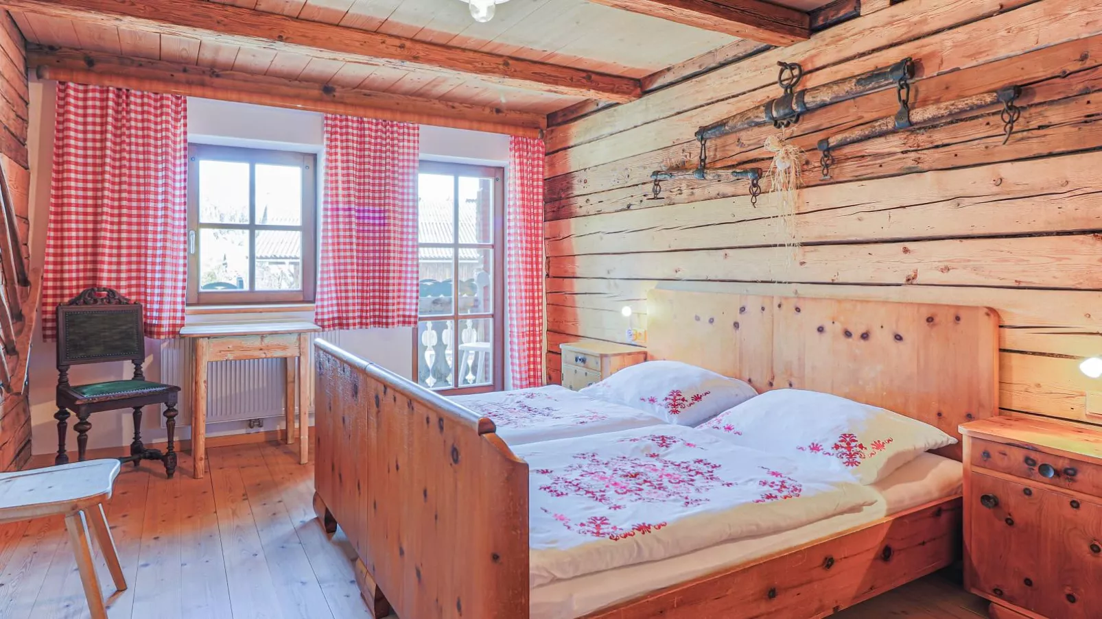 Hauserbauer-Bedroom