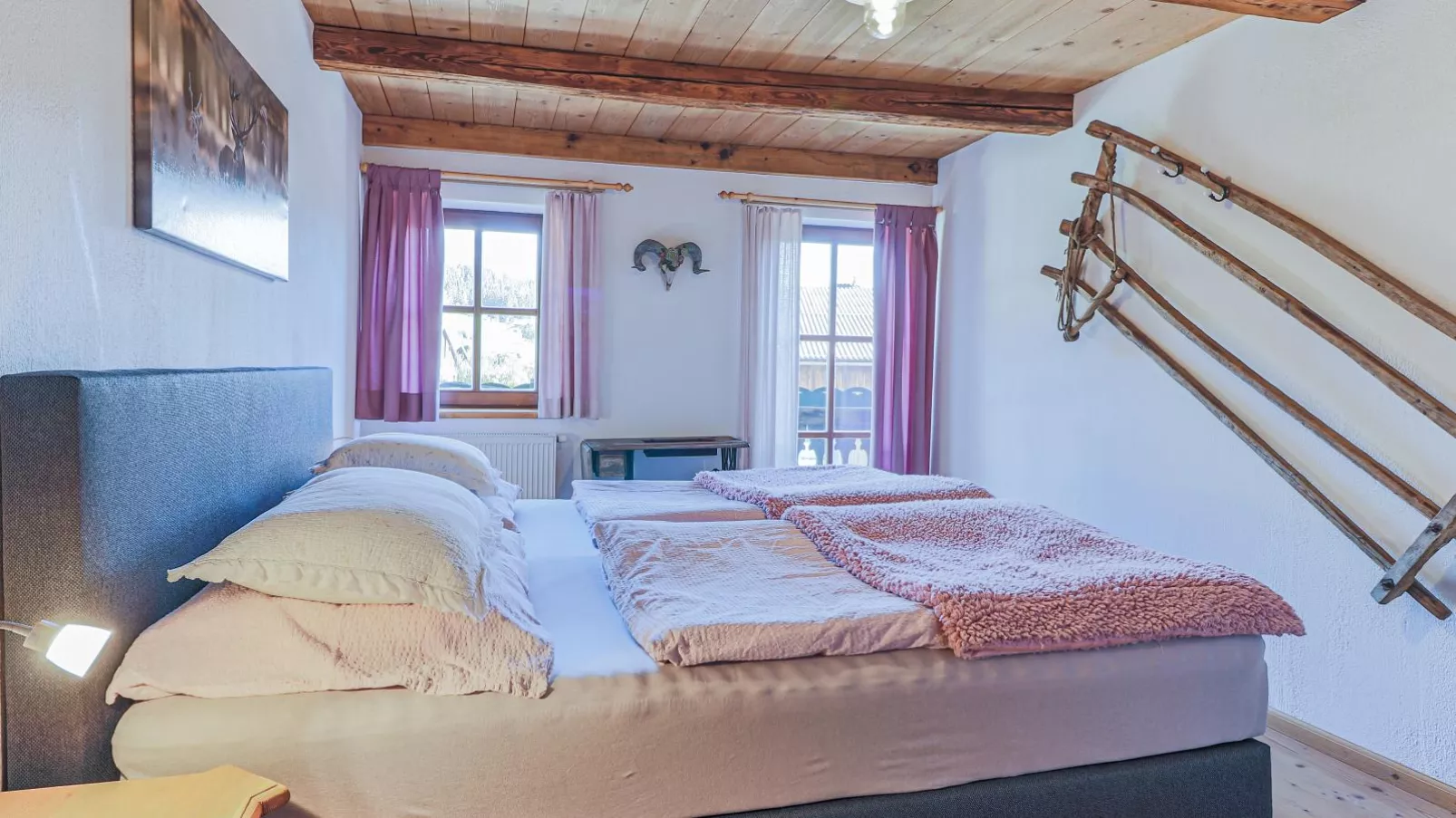 Hauserbauer-Bedroom