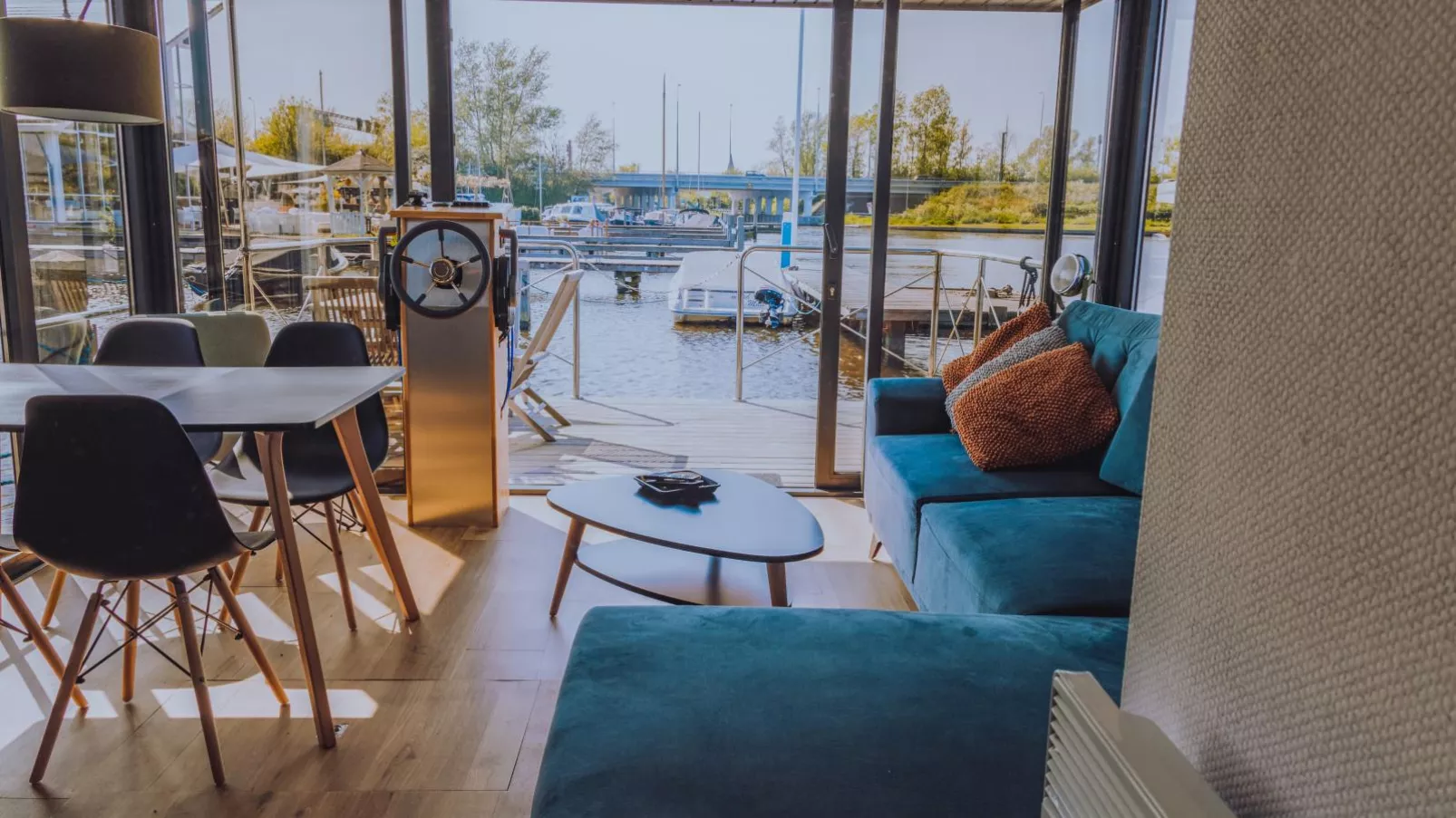 Tiny Houseboat De Woudaap - I-Living room