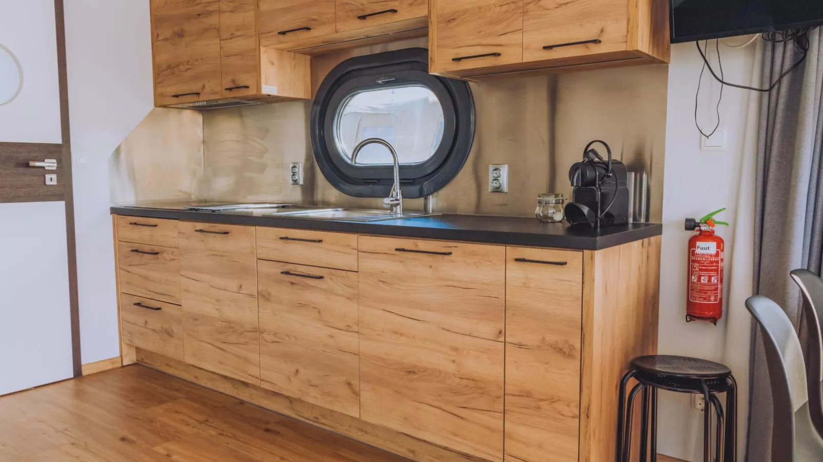 Tiny Houseboat De Woudaap - I-Kitchen