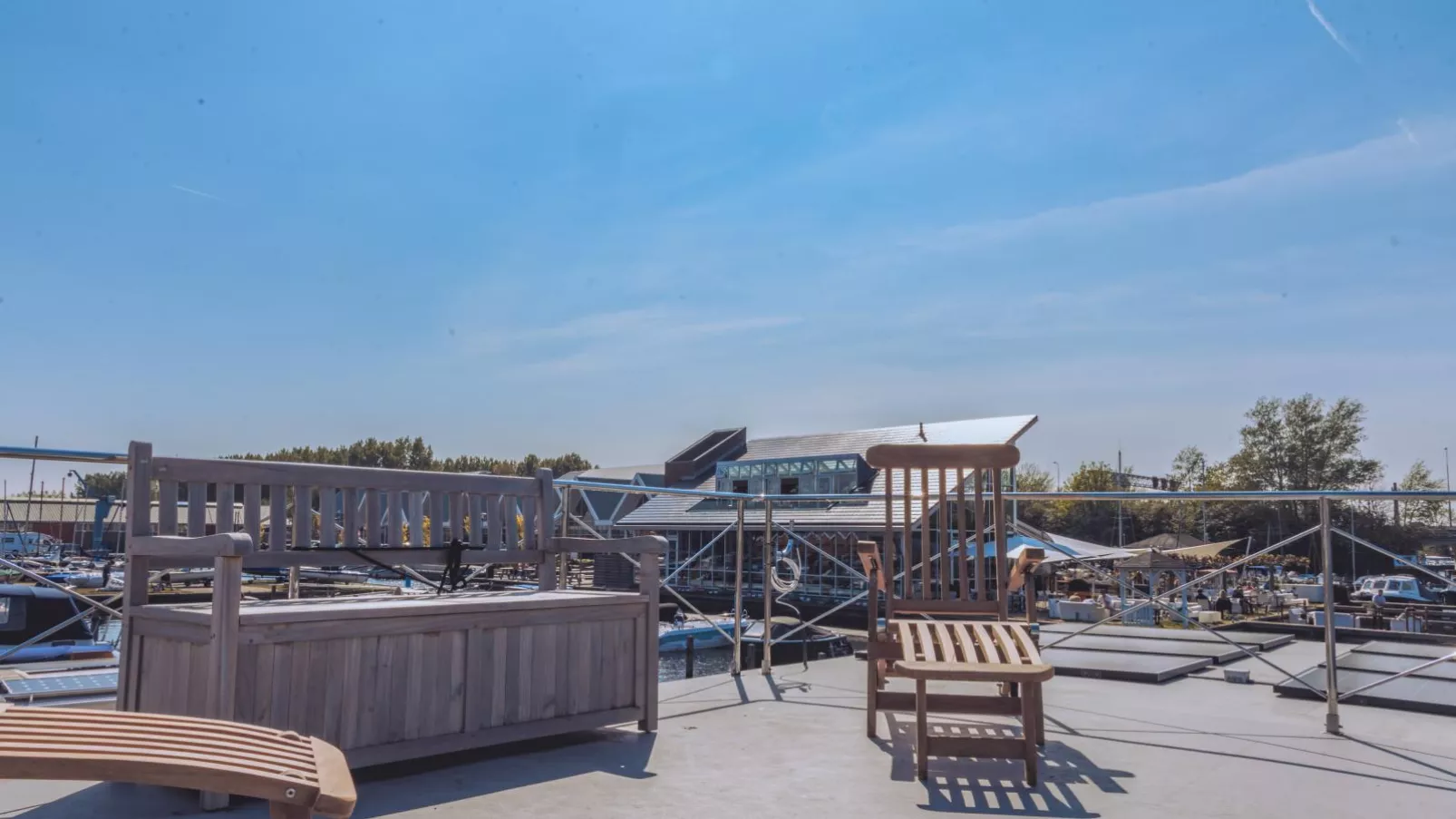 Tiny Houseboat De Woudaap - I-Terrace balcony