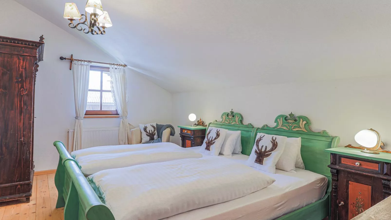 Hauserbauer Small-Bedroom