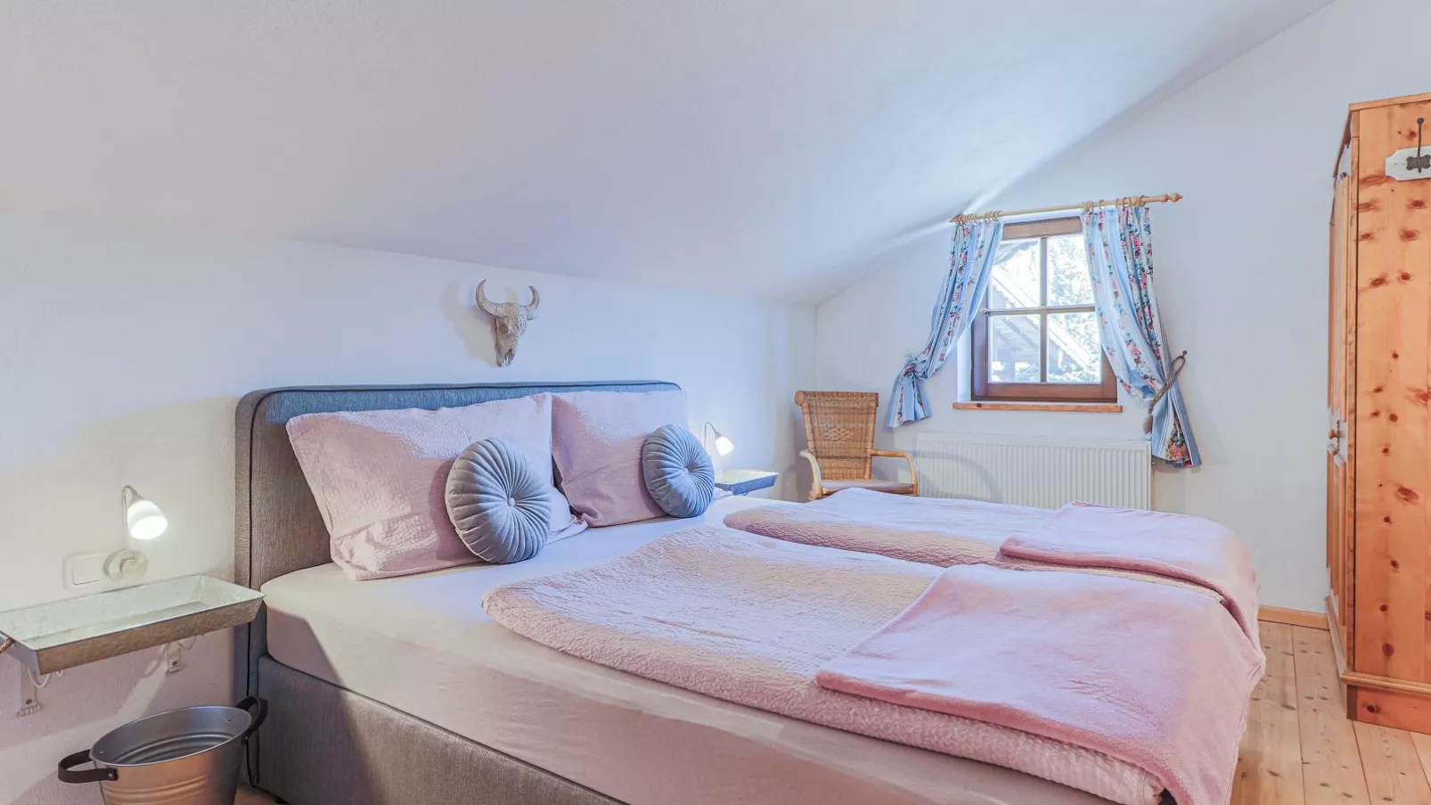 Hauserbauer Small-Bedroom